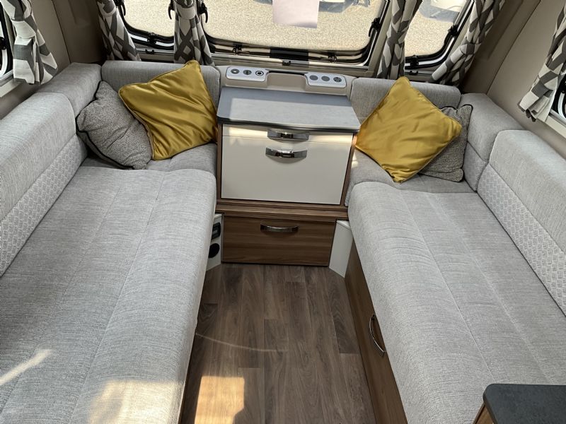 2020 Swift Europa 590