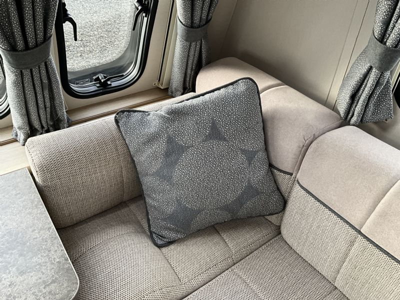 2018 Elddis Avante 866