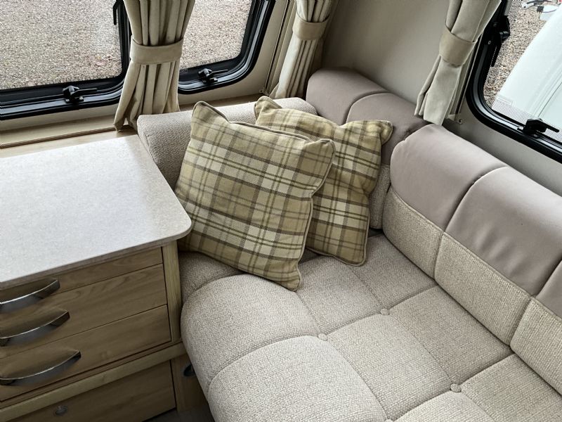 2017 Elddis Avante 550