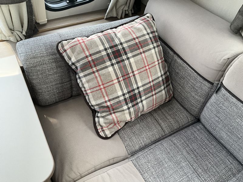 2018 Compass Connoisseur 462