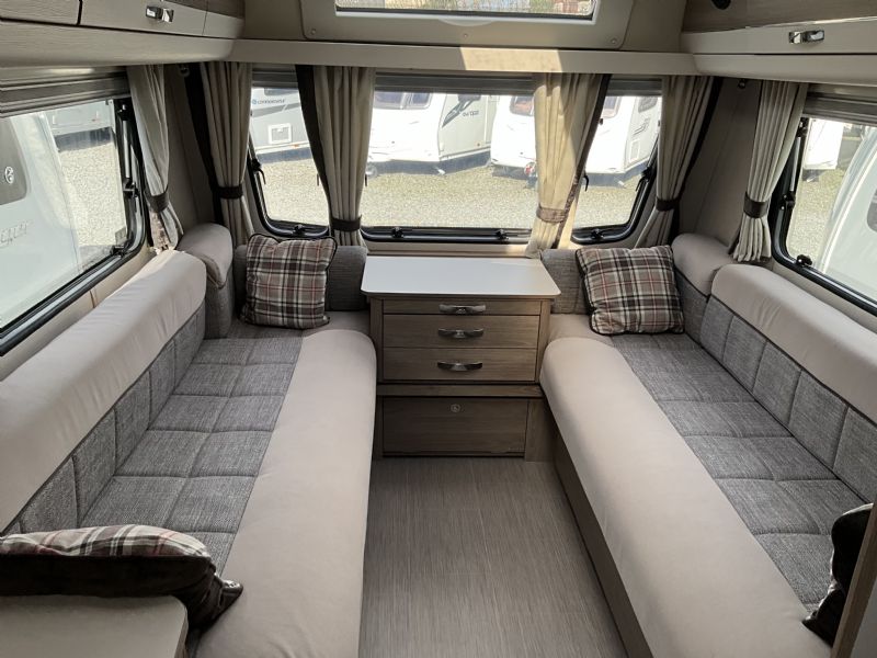 2018 Compass Connoisseur 462